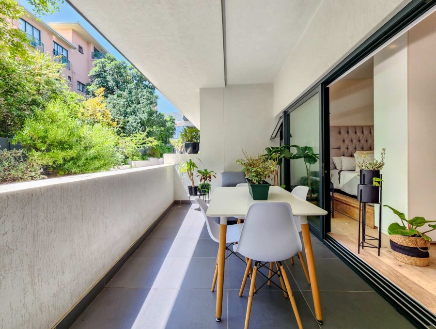 1 Bedroom Property for Sale in Sea Point Western Cape